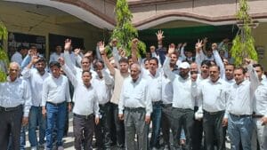 वकीलों ने की आतंकियों को मुंहतोड़ जवाब देने की मांग