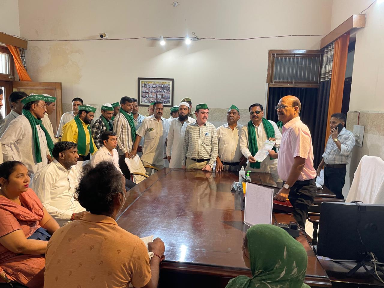 पहलगाम में हुए आतंकी हमले के विरोध में किसान यूनियन ने राष्ट्रपति के नाम ज्ञापन सौंपा।