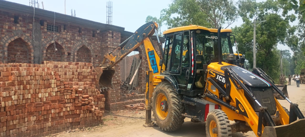 अवैध धार्मिक स्थल पर योगी सरकार