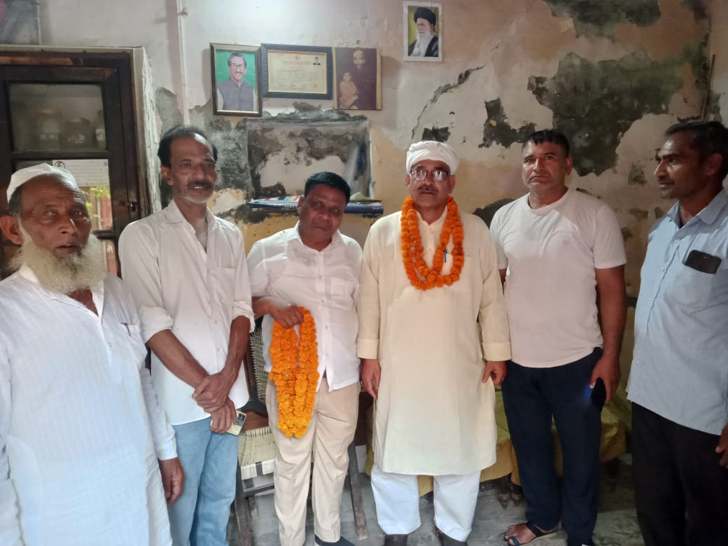 रूठे पुराने कांग्रेस नेताओं को मनाने पहुंचे