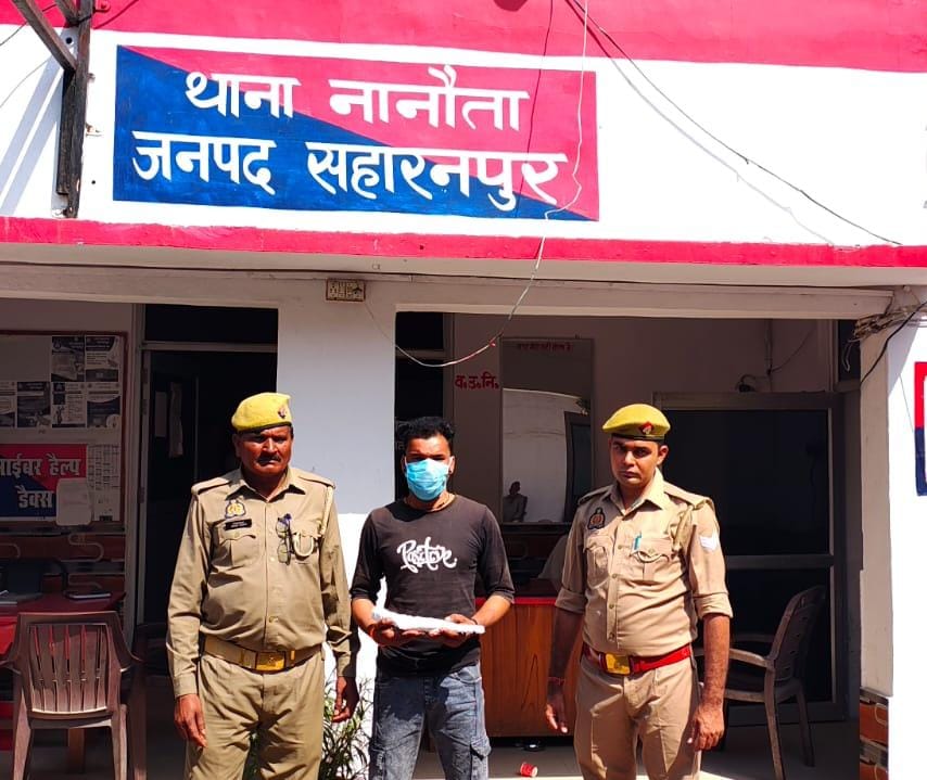 सोशल मीडिया पर अवैध तमंचा